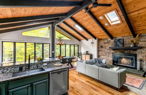 Woodpecker House - Mountain retreat with hot tub - 10 min to skiing in Hunter & Windham - Foto 1