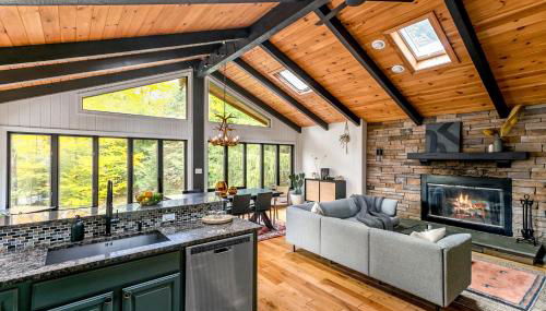 Woodpecker House - Mountain retreat with hot tub - 10 min to skiing in Hunter & Windham - Foto 1