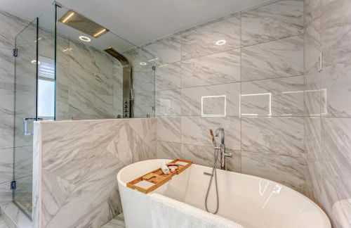 Luxury Home with Heated Pool close to beaches - Foto 37