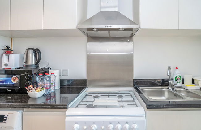 Tanin - Sleek Studio Offering Unobstructed City Views - Photo 6