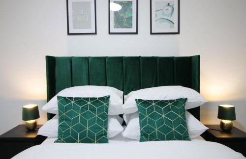 New Cardiff Bloc Exclusive Apartments By Prime Stays - Shops and Parking - Great for Groups and Families - Foto 60