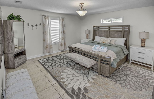 Pet Friendly Beach House with Arcade Games - Photo 4