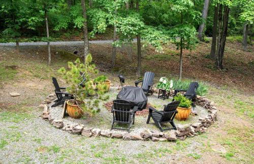 Rustic A-Frame Chalet with Hot Tub & Scenic Views in Mount Jackson, Virginia - Photo 14