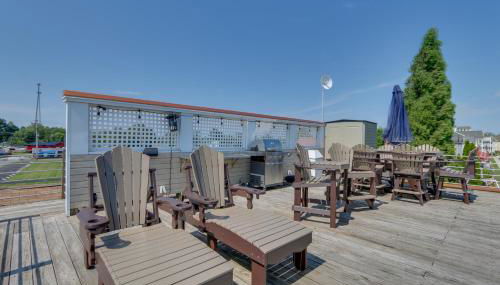 Lakefront Home with Rooftop Deck, Grill, Games! - Foto 4