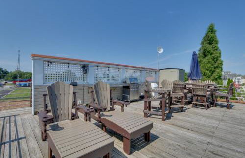 Lakefront Home with Rooftop Deck, Grill, Games! - Photo 4