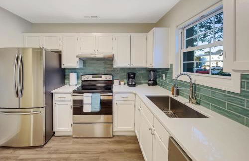 5 Min to Beach—King Beds - Photo 19