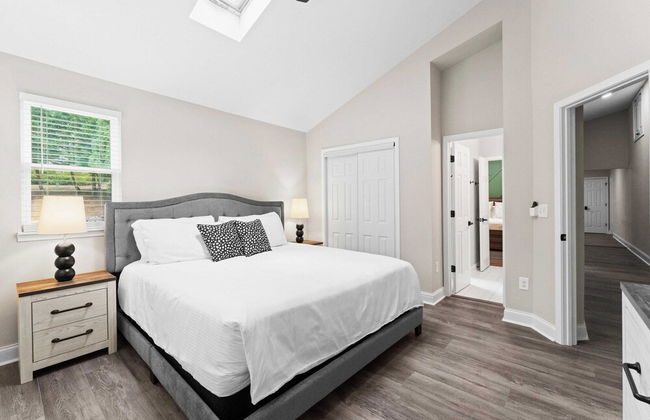 Fireside Fun by Avantstay Sleeps 18 Waterfront + Pool - Foto 31