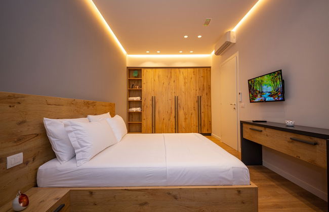 Central Chic Apartments - Photo 5