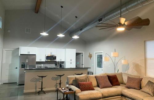 Secluded Hill Country Getaway with Spa and Sauna - Foto 4