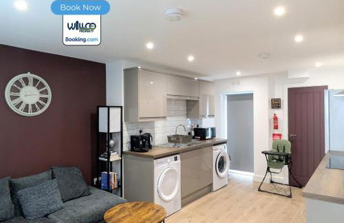 Spacious 5BR Family Home By WillCo Property Short Lets & Serviced Accommodation Derby With Games & Perfect For Contractors - Foto 19