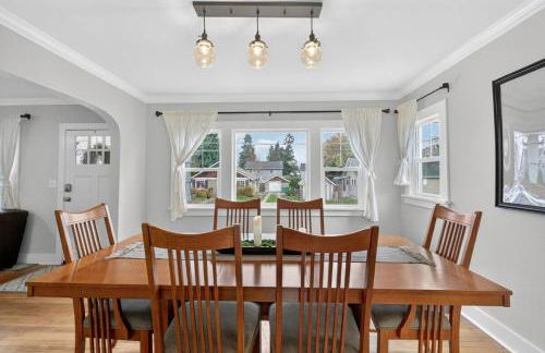 Warm and Inviting 3BR Craftsman with Big Kitchen - Foto 23