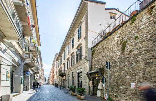 Lake Como - Old Town Terrace Apartment - 3 min from Lake and Station - Foto 35