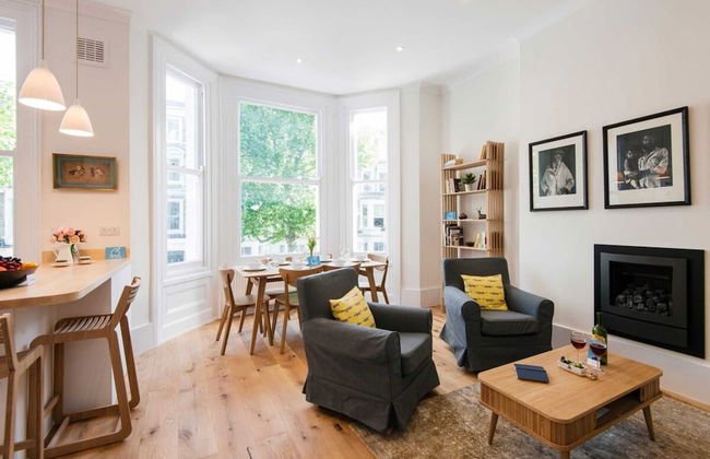 The Stunning Philbeach Garden Apartment - Photo 16