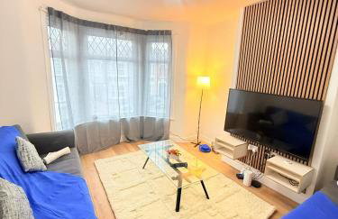 Bright & Airy two-Bed Appartment Near Seven kings tube easy access to central London - Foto 1