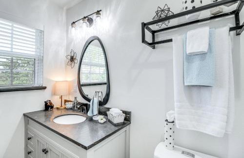 Arkansas Retreat with Deck, Fire Pit and Mtn Views! - Foto 16