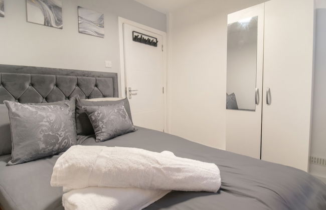 London Apt - Sleeps 4 - Parking - Wifi - Foto 2