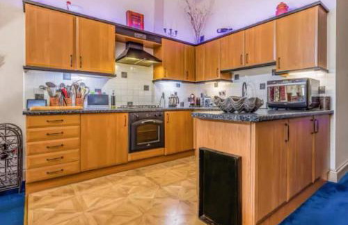 Seaside Chapel Retreat - 3-Bed Church Conversion - Snug Cinema & Free Parking - Foto 18