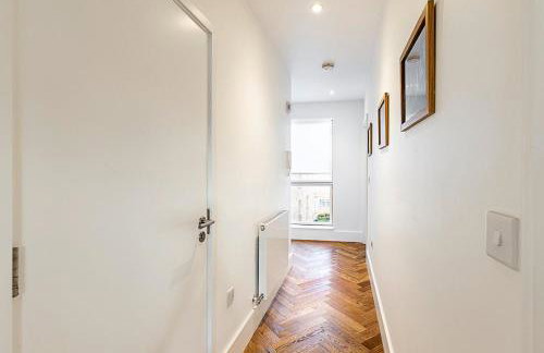 Chic Crystal Palace Flat with Balcony & Workspace - Foto 18