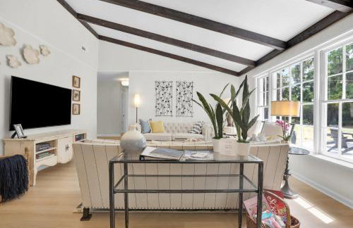 NEW! The White House, with 2 King Ensuites close to Parris Island and Downtown - Foto 25