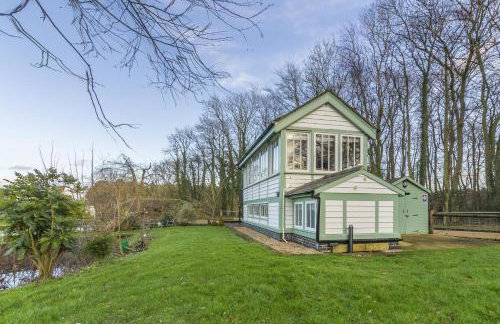 The Signal Box - Photo 20