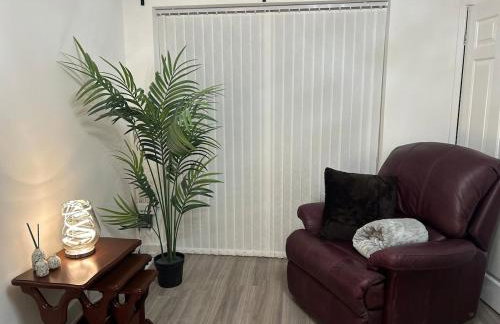 Peaceful 2-Bed Bungalow with Garden & Parking in Bramley Village, Rotherham - Foto 40