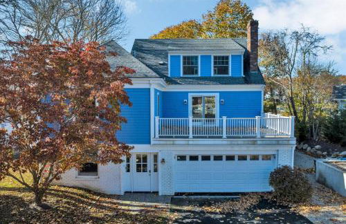 Waterfront Retreat with Private Dock and Fire Pit, Sleeps 8, Outdoor Dining, Spa-Style Primary, Gourmet Kitchen with Dual Dishwashers, Gas Fireplace, River Views, Bright Open Layout, Central AC, Perfect Coastal Escape for Families, 24 Hr Hospitality - Foto 65