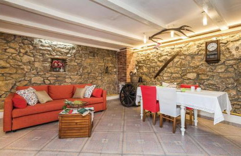 Stunning Home In Jurdani With Wifi - Photo 5