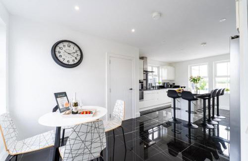 Escape Ordinary at Lily's Pad - Foto 53