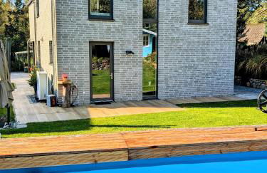 Architektenhaus mit Spielplatz, Sauna & Pool am Wald nahe Hamburg - Foto 1