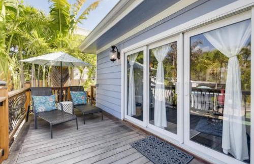 The Periwinkle House - Bask Poolside at this Sunlit West Palm Retreat - Foto 44