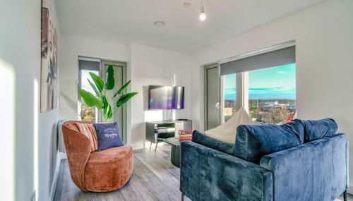 2-BR Flat - City & Town Centre View -1 Minute to Train & Tram Station - Sleeps 5 - Foto 4