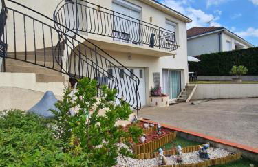 2 logements séparés 2 et 5 couchages au Rez-de-Chaussée à Chambretaud, 5 min Puy du Fou - Photo 1