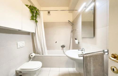 Regina di Laglio - Private Garden, Free Undercover Parking - Foto 7