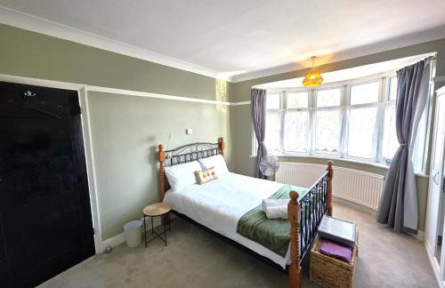 Modern Chic 3-Bed Retreat in Chadwell Heath - Foto 17