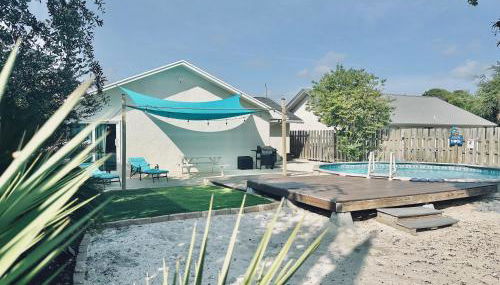 Sea Salt Vacation Home, Private Pool - Walk to Beach - Foto 2, sunbed