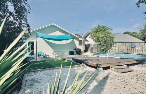 Sea Salt Vacation Home, Private Pool - Walk to Beach - Foto 2