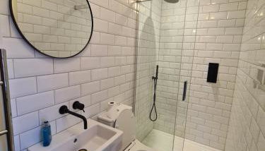 The Shrubbery-Superb Modern home-6 beds-sleeps 11 - Foto 2