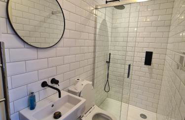 The Shrubbery-Superb Modern home-6 beds-sleeps 11 - Foto 2