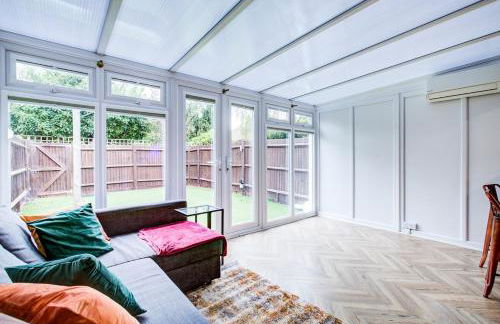 The Iver - 3BR - Spacious House - Free Parking - Photo 7