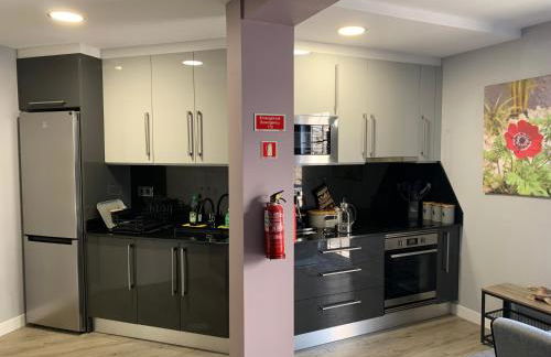 Funchal Apt- Sleeps 2 - Pool & Parking - Madeira - Foto 57