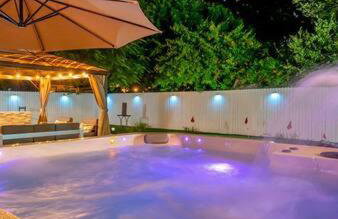 Family Fun & Backyard Oasis Hot Tub Games & BBQ - Foto 21