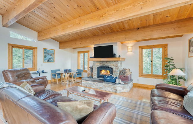 Lake + Beach Access, Pool, Tennis Walk to Chambers Tahoe Timber by Avantstay - Foto 6