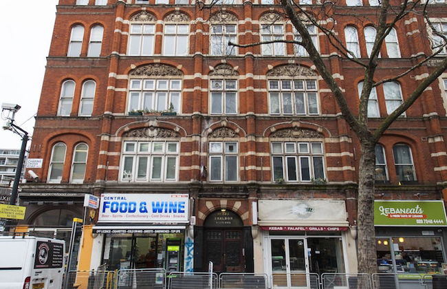 Leicester Square Atmosphere - Photo 24