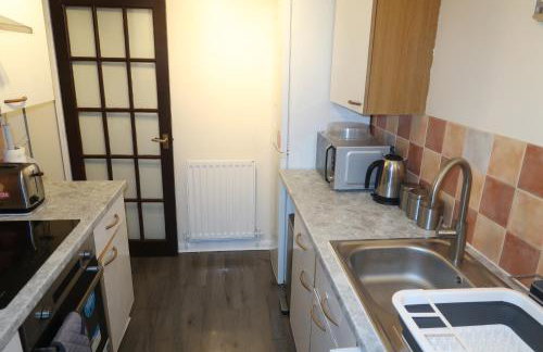 Cozy 3 Bedroom Home with Garden & Free Parking - Milton Keynes - Foto 13