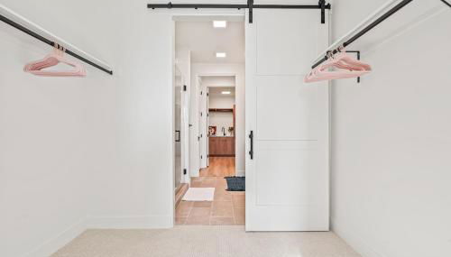 Emerald City in Downtown Eagle - Photo 3