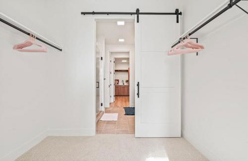 Emerald City in Downtown Eagle - Photo 3