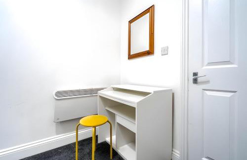 Stylish 3BR Derby Apartment - Sleeps 6, Central Location - Foto 22