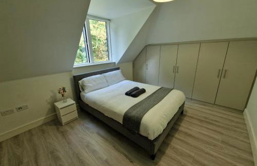 New! Modern Elegant 2-Bed Apartment, free parking - Photo 8