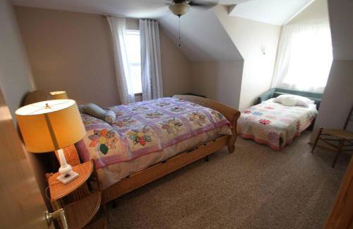 Five Bedroom Colonial Style Home - Foto 15