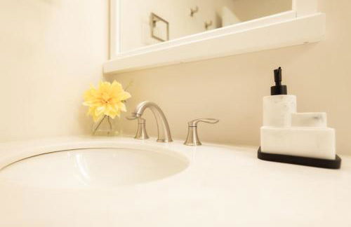 Work, Rest and Gather - Spacious 3BR with Modern Charm - Foto 17